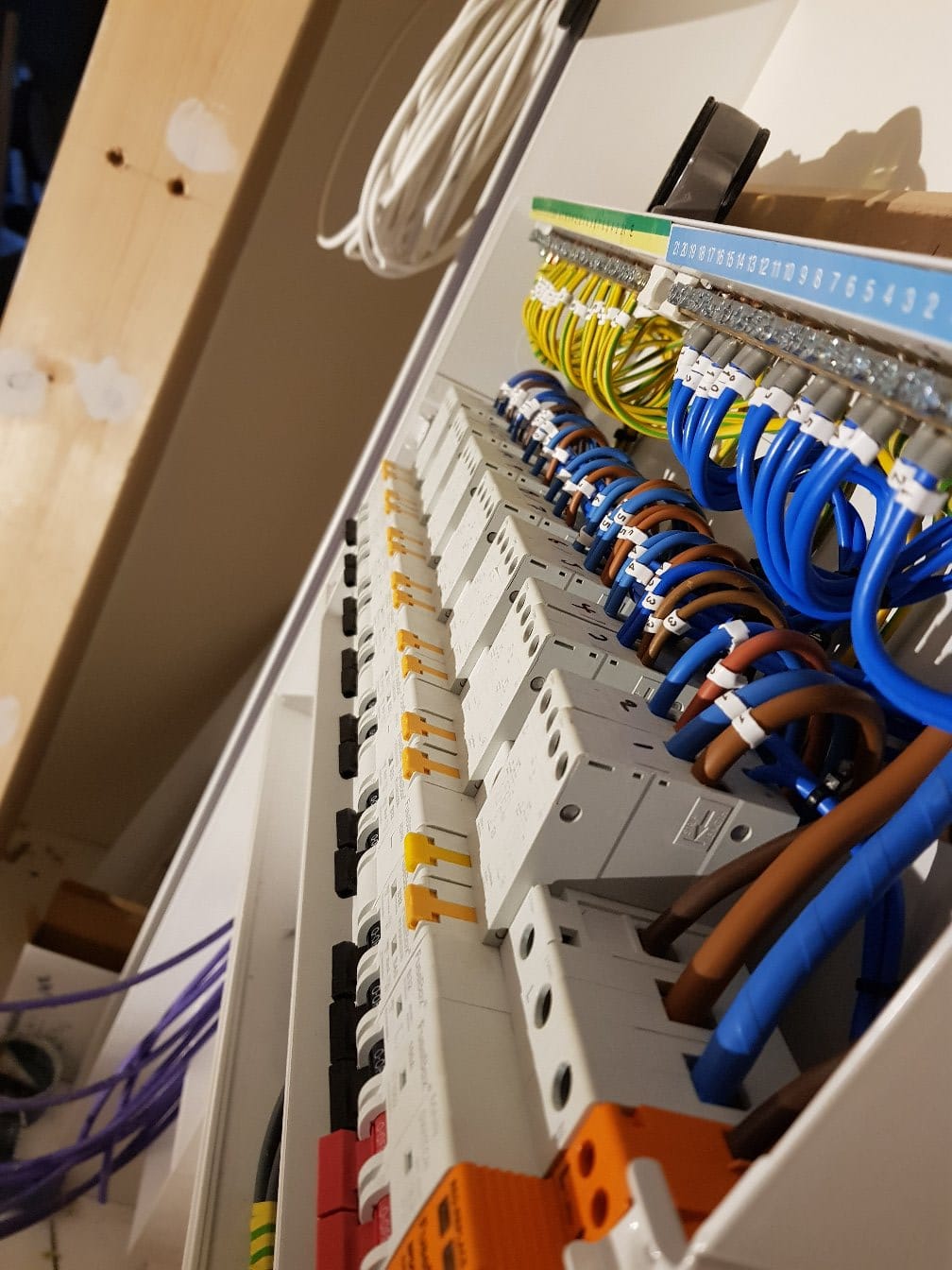 Consumer unit and cabling during installation